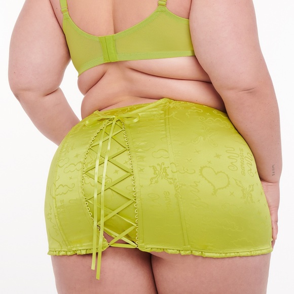 Heavenly Satin Lingerie Set - Picture 5 of 11